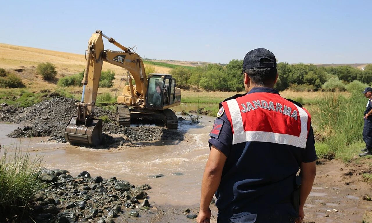 Kayıp Narin soruşturmasında sıcak gelişme: Kolunda ısırık izi olan şüpheli ağabeyi çıktı - 4. Resim
