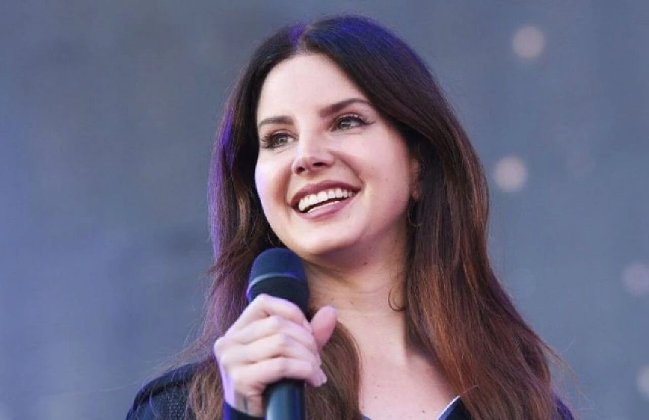 Lana Del Rey'in yeni sevgilisi mesut komisere benzetildi - 3. Resim