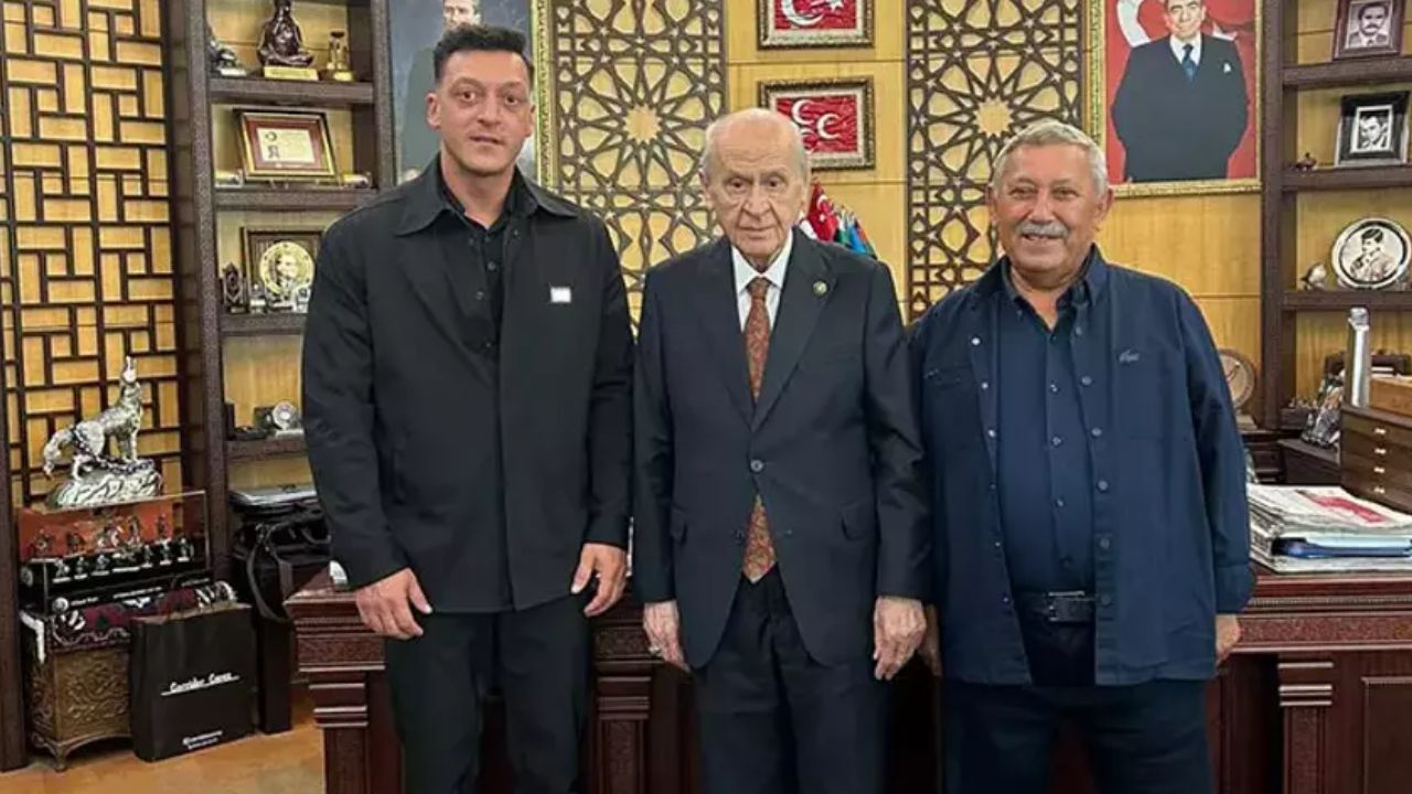 Mesut Özil, MHP lideri Devlet Bahçeli&#039;yi ziyaret etti!