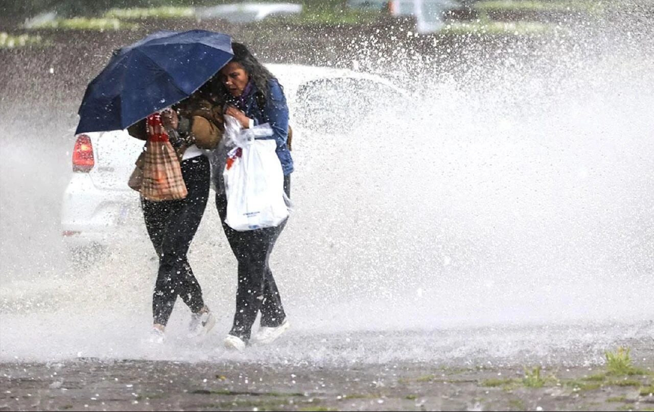 Meteoroloji kuvvetli yağış için uyardı: İstanbul, Tekirdağ ve Kırklareli'de sel ve su baskınına dikkat