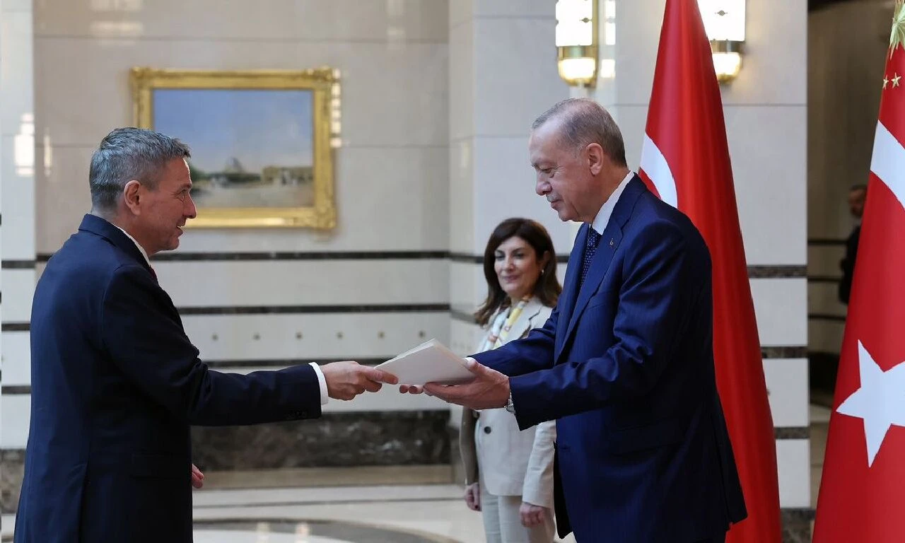 Son dakika | Büyükelçilerden Cumhurbaşkanı Erdoğan'a güven mektubu - 1. Resim