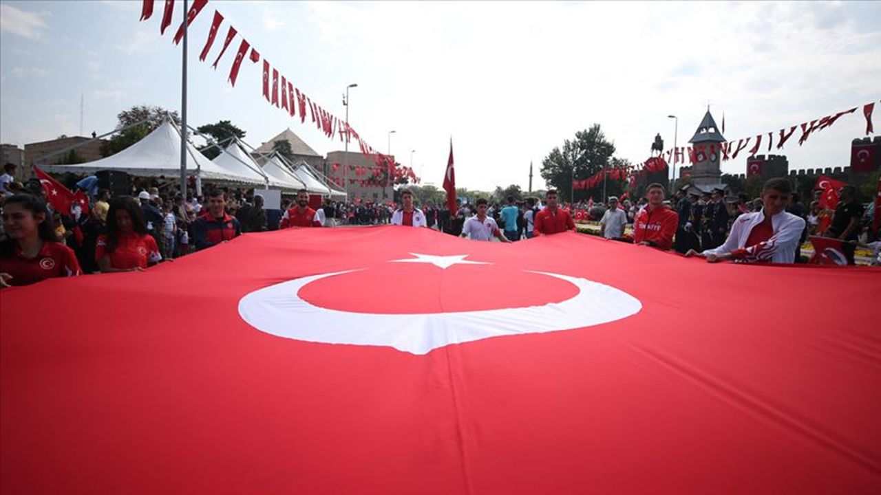 30 Ağustos&#039;ta Türk ordusu Yunan ordusunu kesin bir zaferle mağlup etti