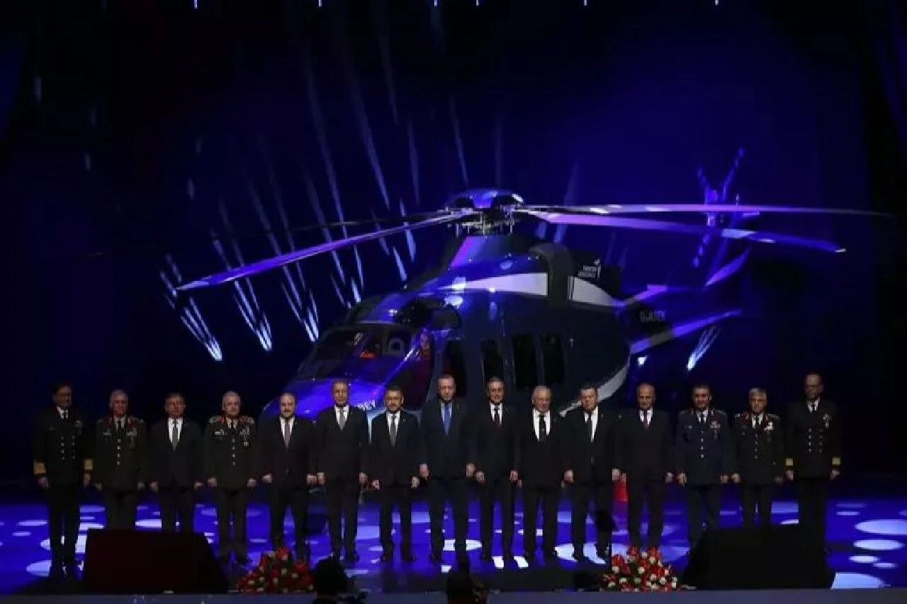 GÖKBEY Helikopterinden tarihi uçuş! Türkiye'nin havadaki gücünü bir kez daha perçinledi