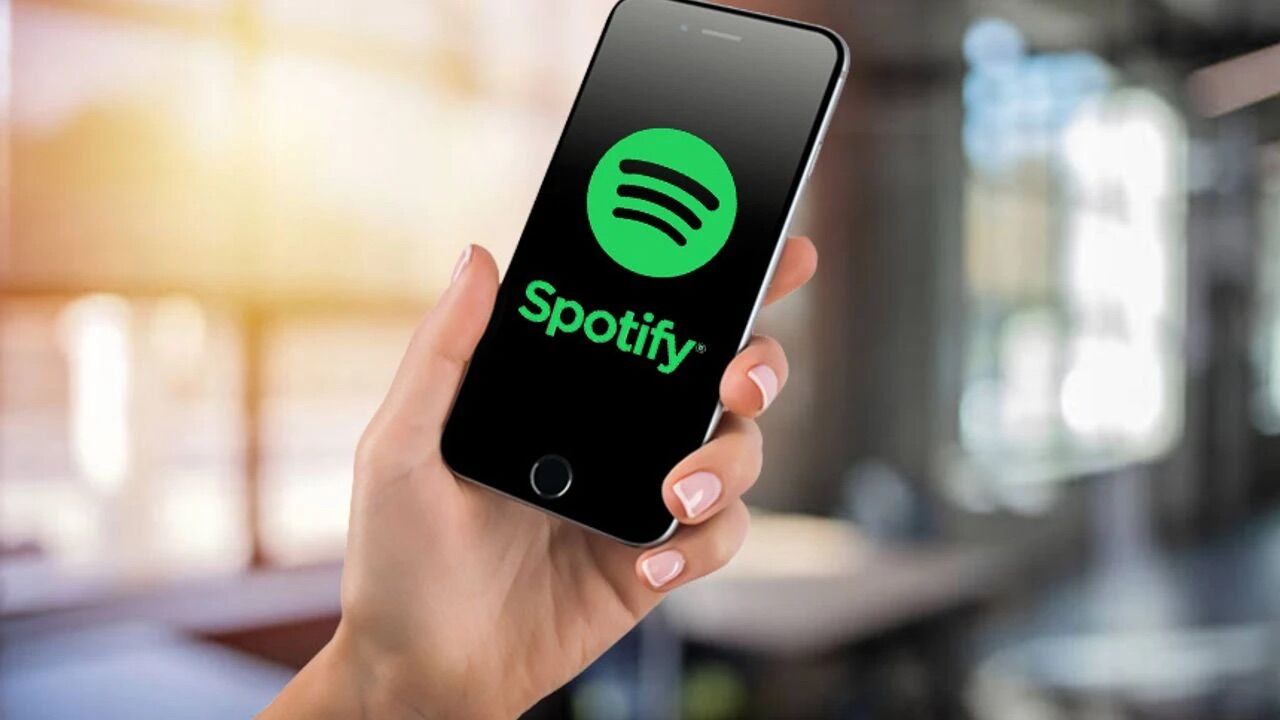 iPhone&#039;da Spotify ses kontrolü zorlaştı! Fiziksel düğmelerin yerini artık bu yöntem alıyor