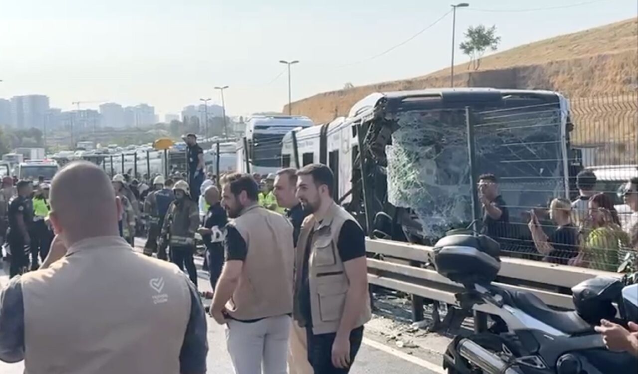 Son dakika | İstanbul'daki ölümlü metrobüs kazası sonrası 8 şüpheliden 5'i tutuklandı - 2. Resim