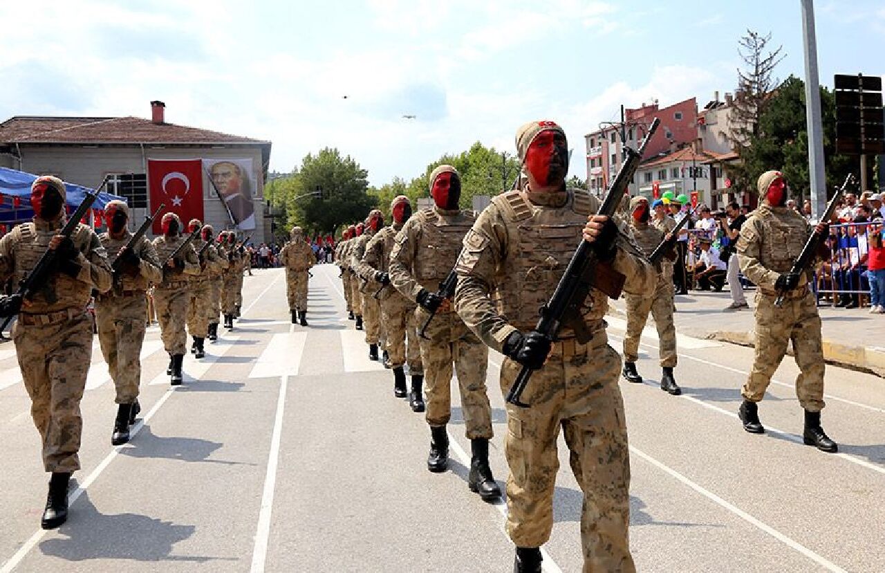 Tüm Türkiye’de 30 Ağustos Zafer Bayramı coşkusu! Komandolar damga vurdu - 2. Resim