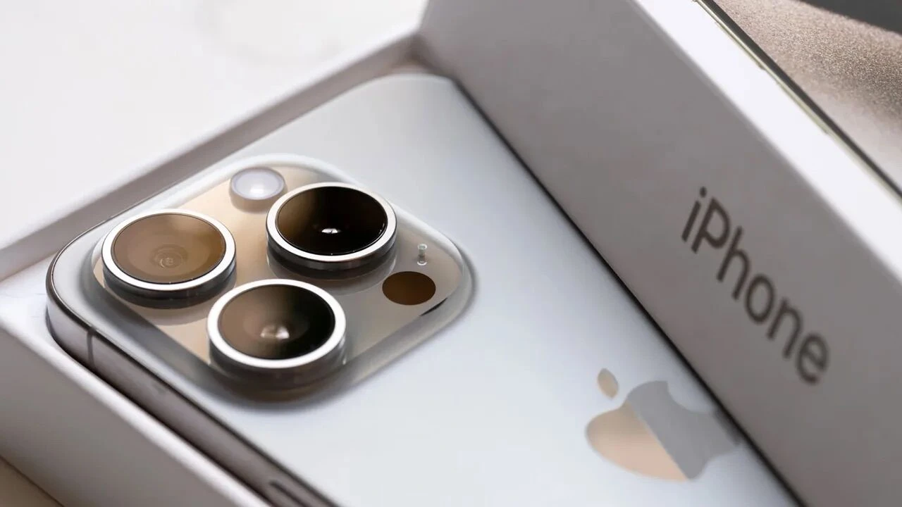 iPhone 16 Pro Max, çok konuşulacak yeni rengi ile kutu açılış videosunda görüldü - 2. Resim