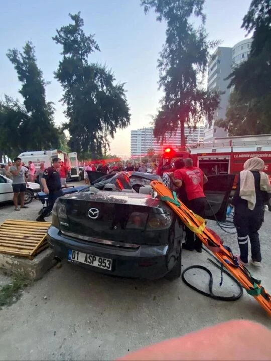 Mersin’de korkunç olay: 21’inci kattan arabanın üzerine düştü