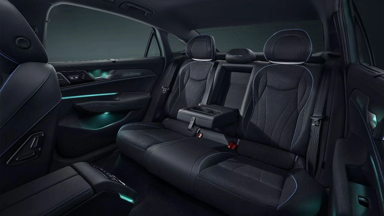 Yeni Volkswagen Passat Pro, üç ekranlı kokpiti ile tanıtıldı! İşte özellikleri