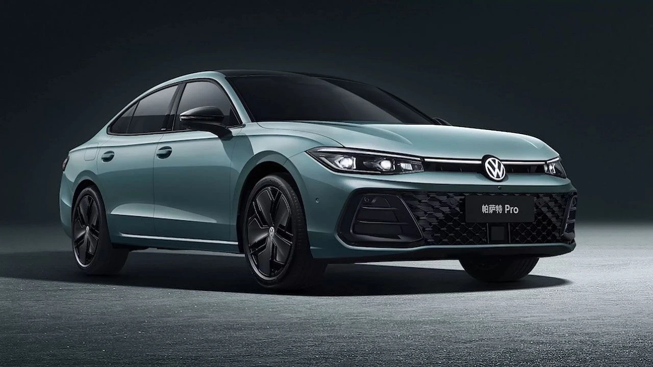 Yeni Volkswagen Passat Pro, üç ekranlı kokpiti ile tanıtıldı! İşte özellikleri