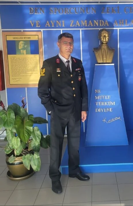 Yusuf Dikeç askeri üniformasıyla 30 Ağustos pozunu paylaştı - 1. Resim