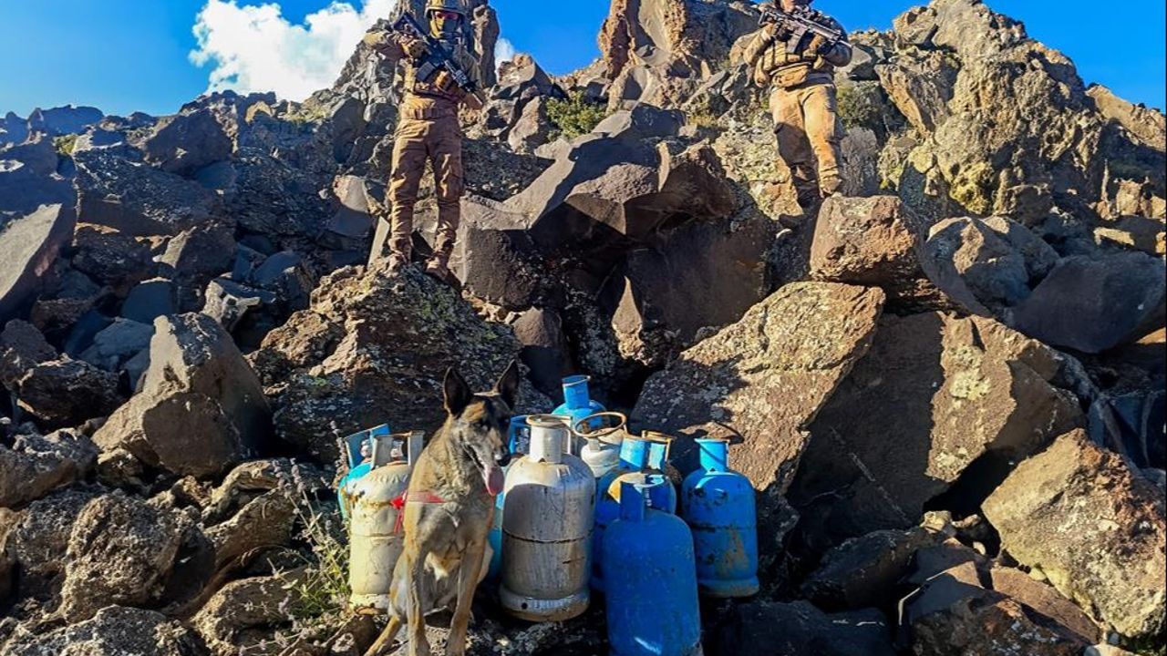 Ağrı’da PKK’ya darbe: Örgütsel malzemeler ele geçirildi!