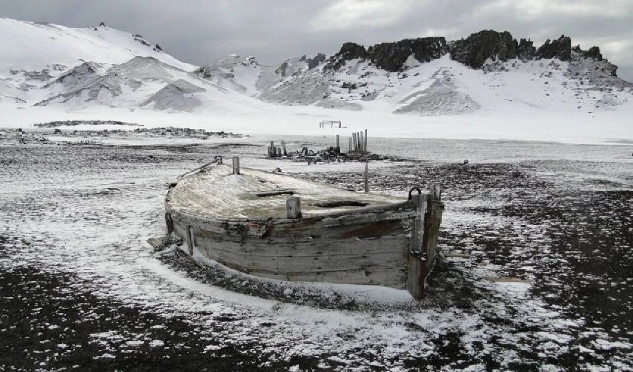 Dünyanın en yalnız kalan adası! İnsanlardan 2 bin 400 km uzakta ama ürkütücü bir geçmişi var
