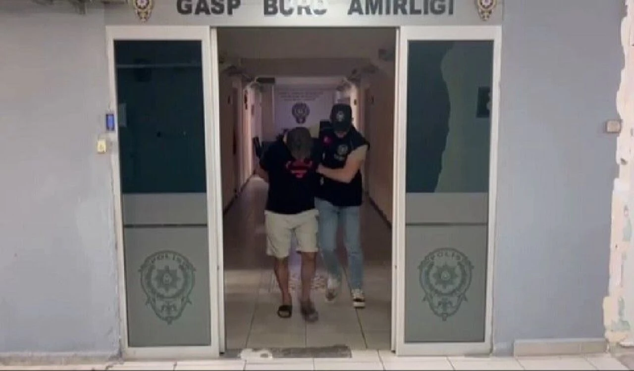 Eğlence mekanında tanıştığı kadını zorla alıkoydu! Polise ateş açtı, ortalık karıştı: O anlar kamerada - 2. Resim