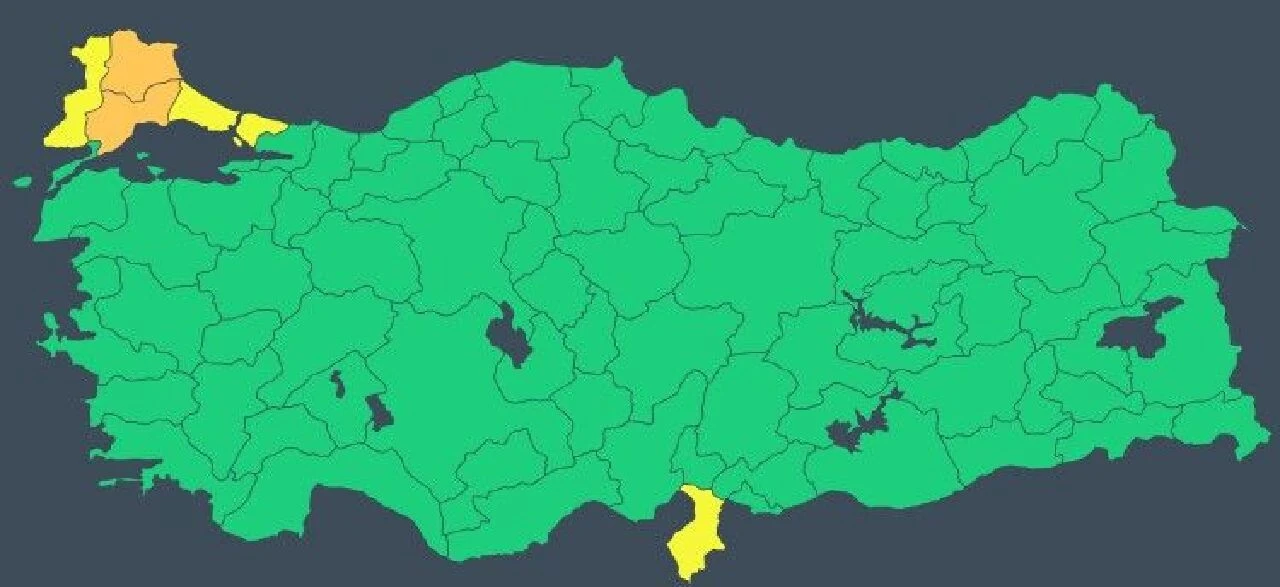 Eylül ayı İstanbul dahil yağışlarla başladı: Meteoroloji'den 3 ile sarı, 2 ile turuncu kodlu uyarı verildi - 1. Resim