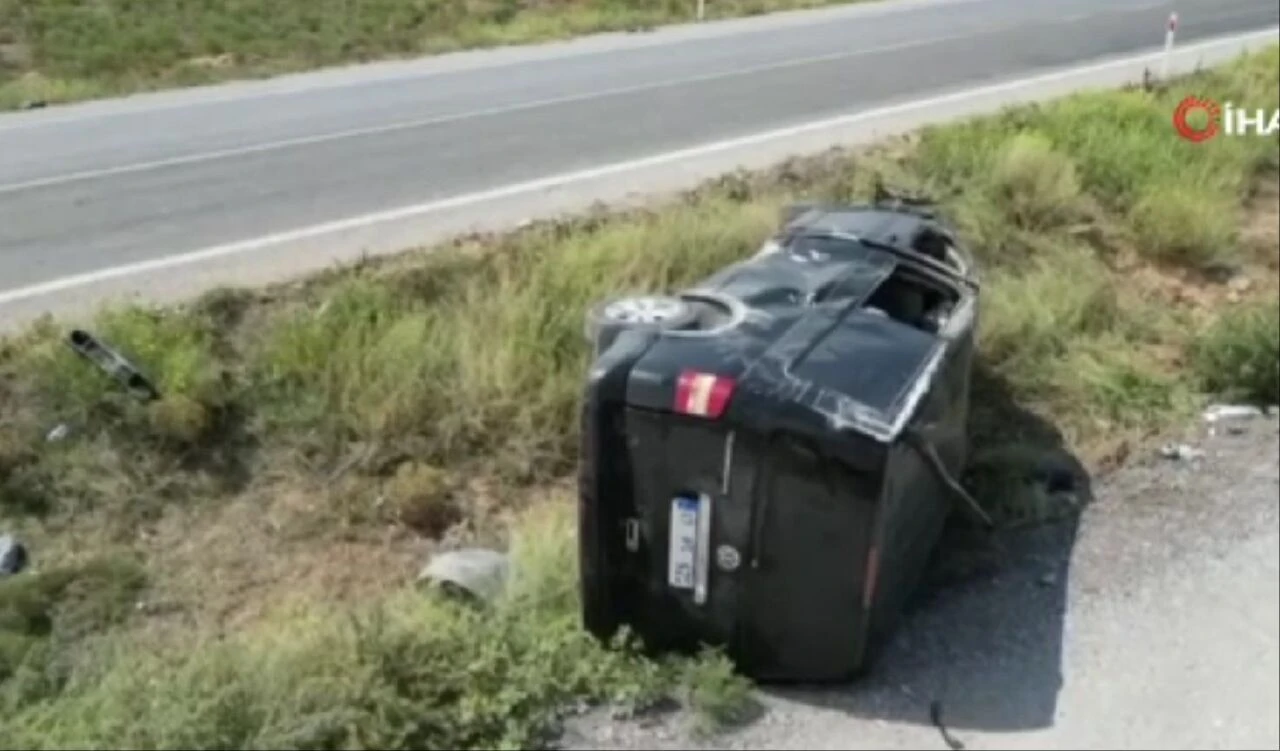 Minibüs defalarca takla attı! Afyonkarahisar'daki feci kaza kamerada - 1. Resim