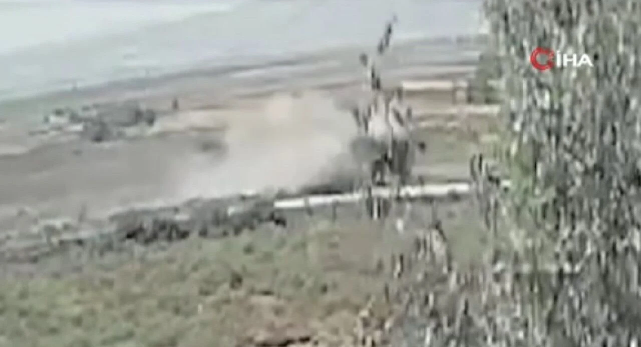 Minibüs defalarca takla attı! Afyonkarahisar'daki feci kaza kamerada - 2. Resim