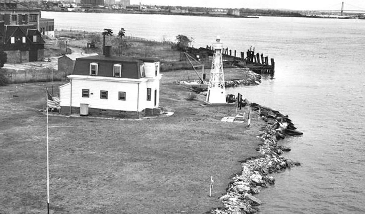 New York'tan bir taş atımı mesafedeki gizemli ada! Tamamen terk edilmiş ve halkın girişine kapalı - 4. Resim