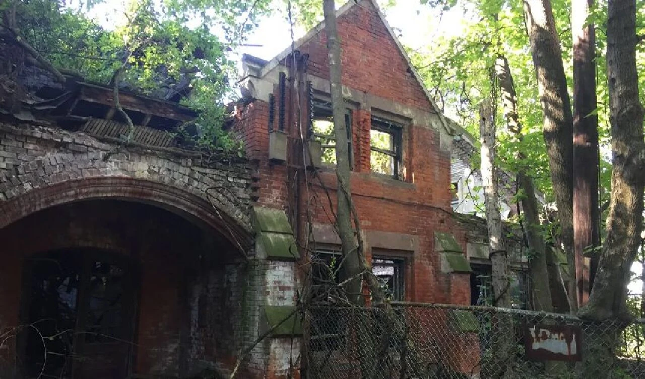 New York'tan bir taş atımı mesafedeki gizemli ada! Tamamen terk edilmiş ve halkın girişine kapalı - 2. Resim