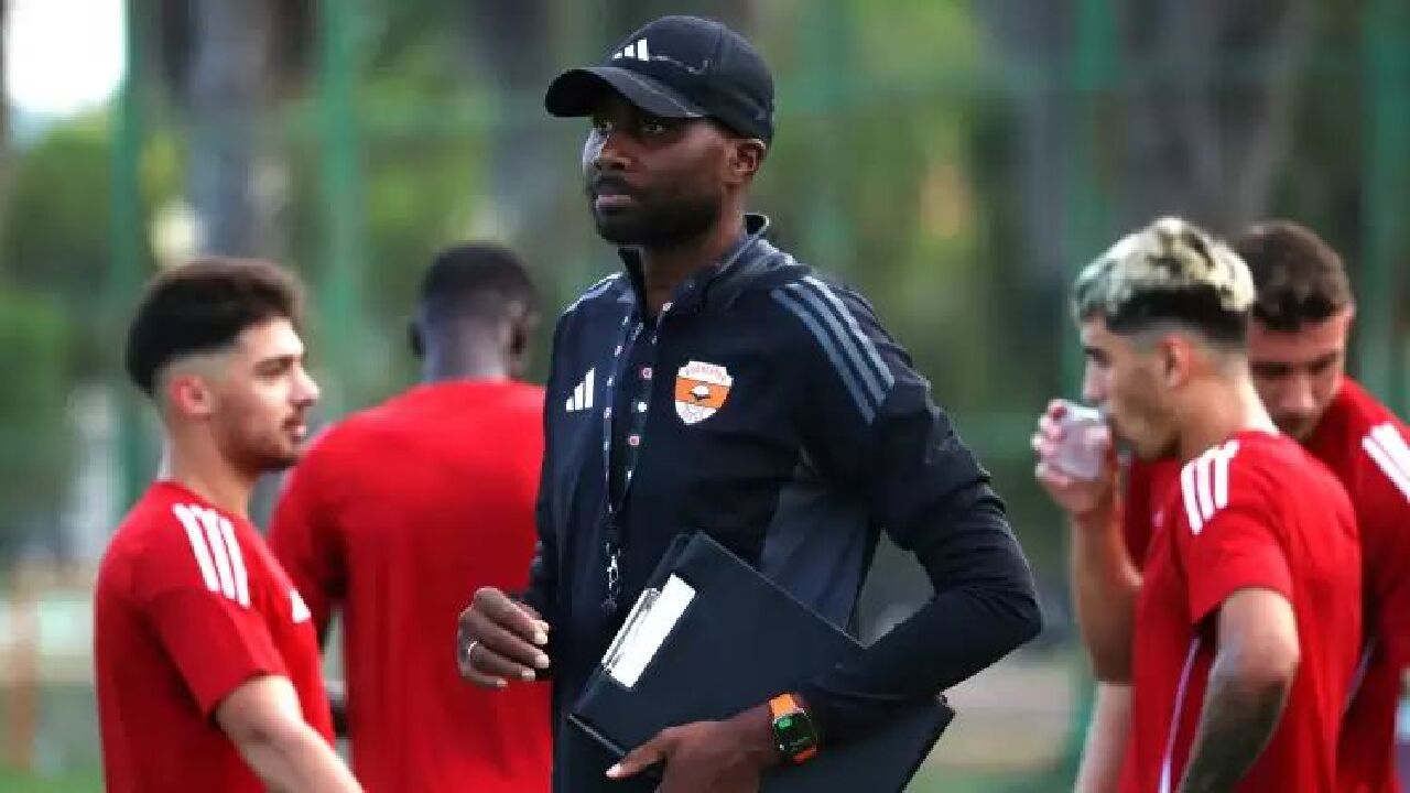 Son dakika | Adanaspor teknik direktörü Sol Bamba hayatını kaybetti - 1. Resim