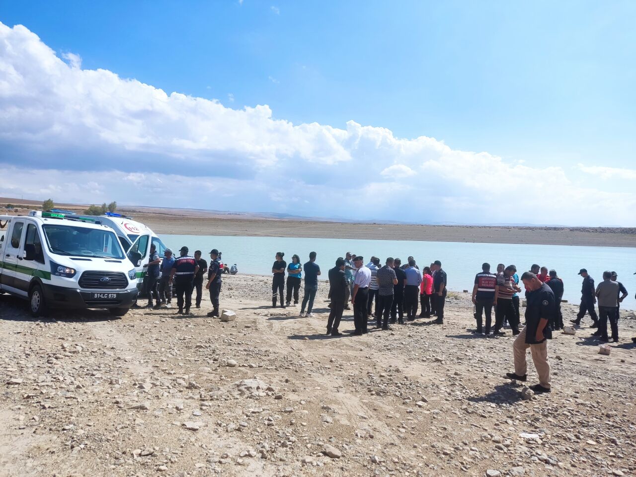 Barajda korkunç görüntü! Suda yüzen cesetleri görünce dondu kaldı - 1. Resim