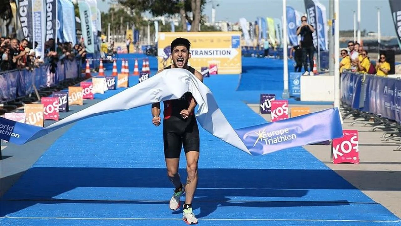 Dünya şampiyonu Uğurcan Özer, Para Triatlon Erkekler PTS5'de bugün madalya maçına çıkıyor