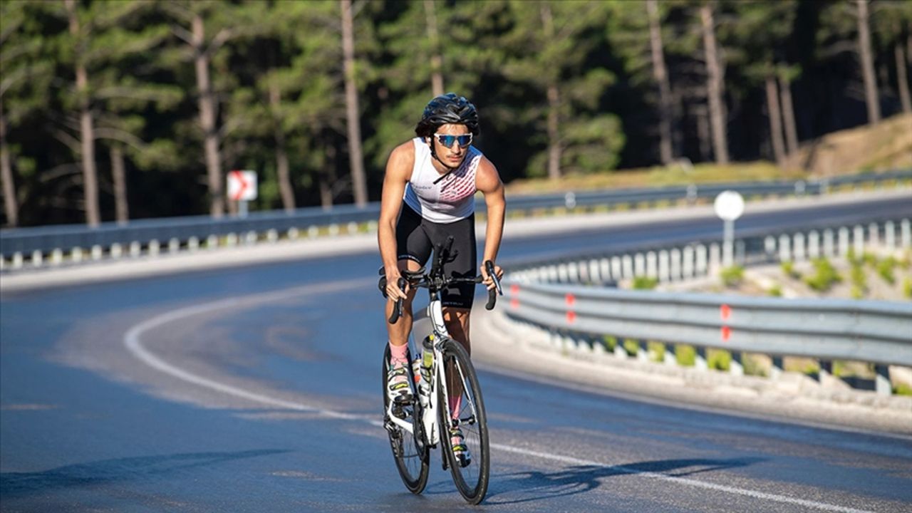 Dünya şampiyonu Uğurcan Özer, Para Triatlon Erkekler PTS5&#039;de bugün madalya maçına çıkıyor