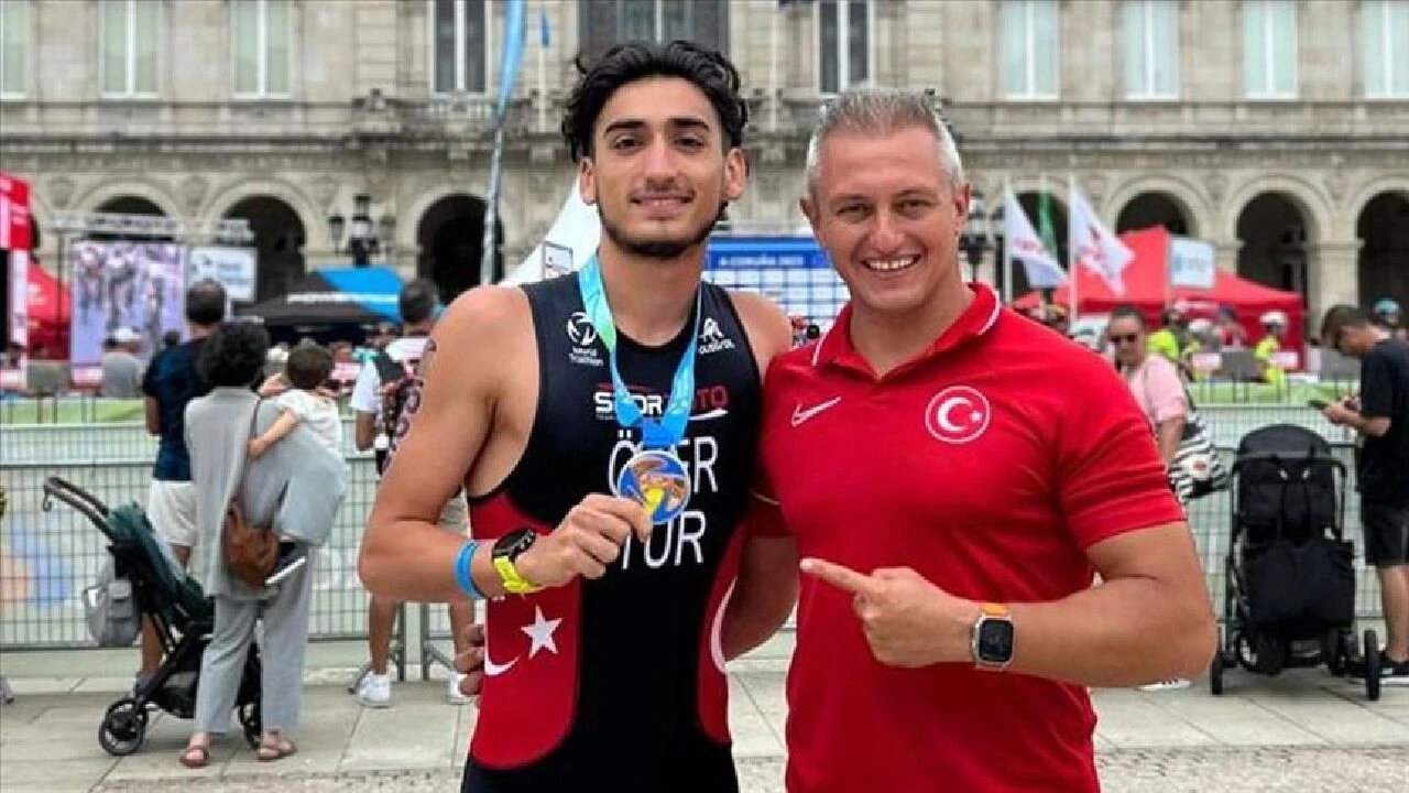 Dünya şampiyonu Uğurcan Özer, Para Triatlon Erkekler PTS5'de bugün madalya maçına çıkıyor
