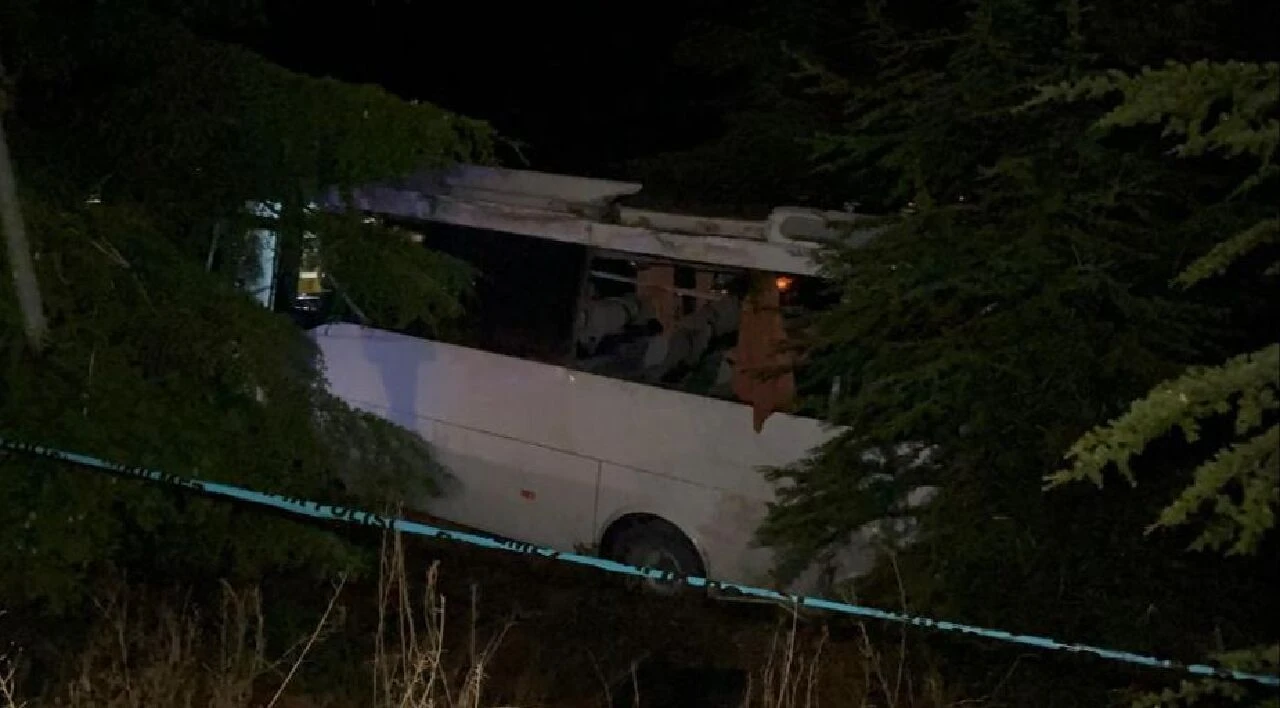 Eskişehir'de polis midibüs şarampole uçtu: 14'ü polis 15 yaralı
