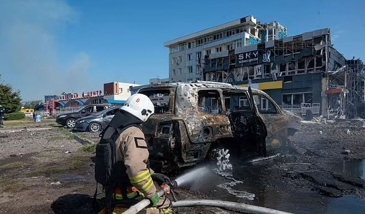 Rus füze şarapneli küçük kızın kafasını kopardı! Anne dehşet anlarına tanık oldu - 3. Resim