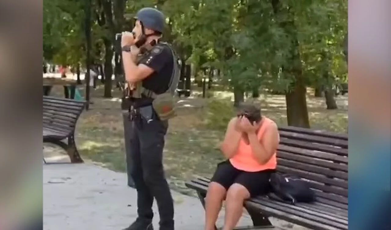 Rus füze şarapneli küçük kızın kafasını kopardı! Anne dehşet anlarına tanık oldu - 2. Resim