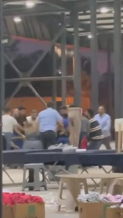 Sultanbeyli'de pazar alanında tekmeli yumruklu kavga: Ateş açtılar! - 1. Resim