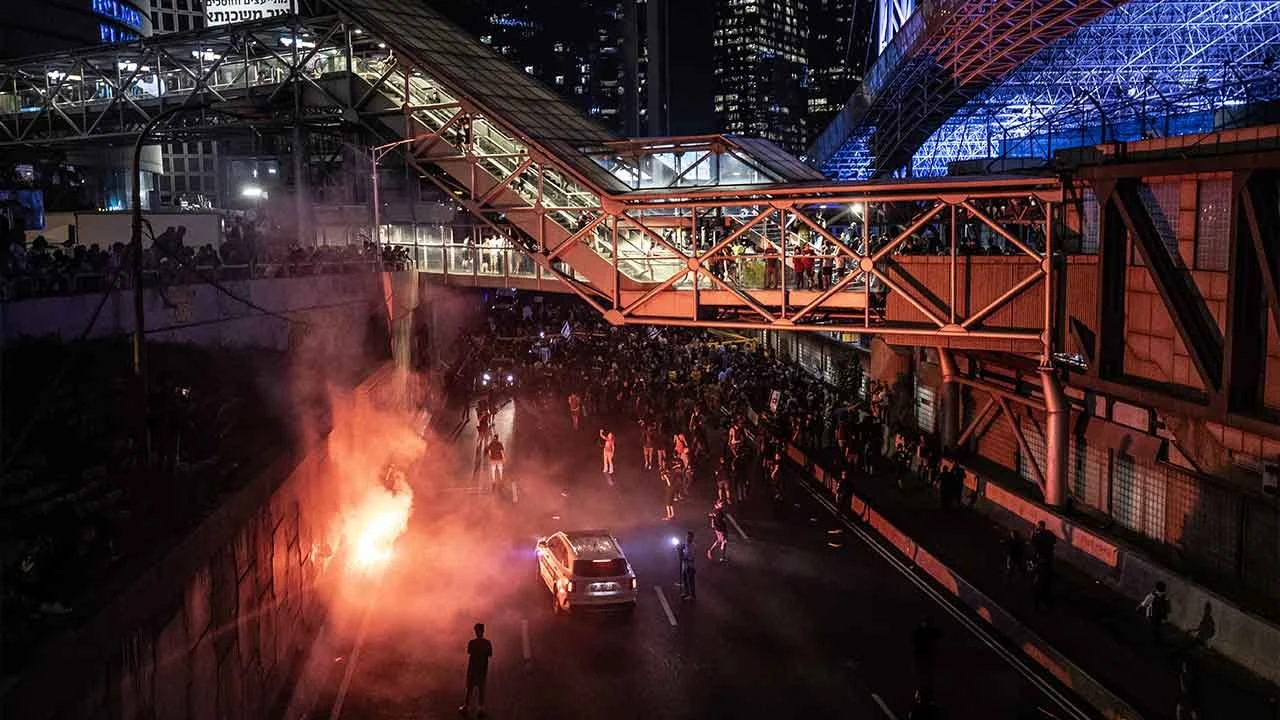 Tel Aviv'de 'Netanyahu istifa' sesleri! Yüz binler sokaklara döküldü - 4. Resim