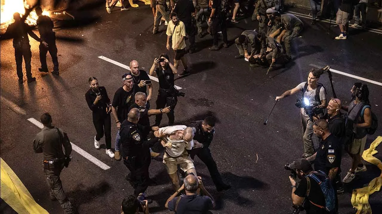 Tel Aviv'de 'Netanyahu istifa' sesleri! Yüz binler sokaklara döküldü - 3. Resim