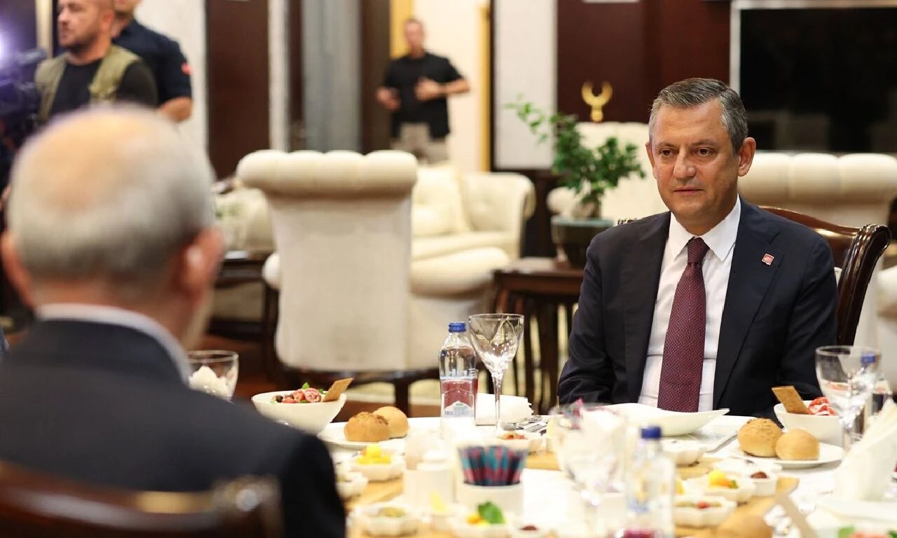 Tüzük mesaisinden kritik temas! Özgür Özel'den Kılıçdaroğlu görüşmesi sonrası ilk paylaşım