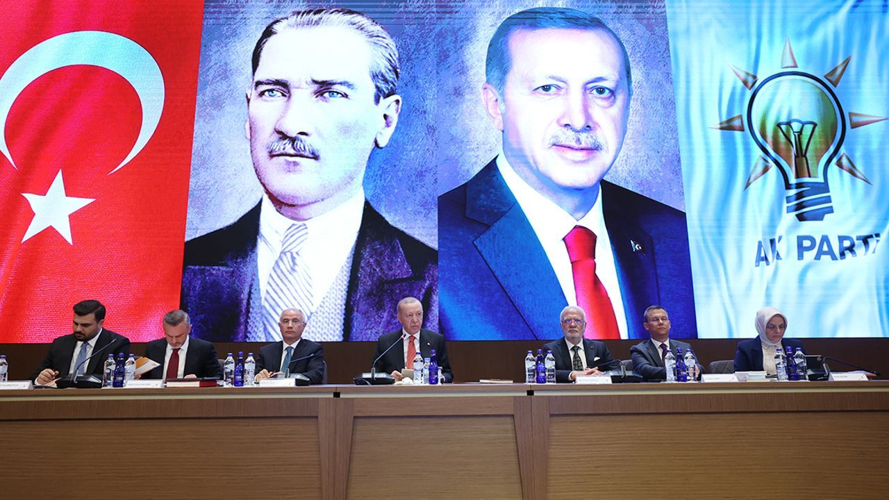 Cumhurbaşkanı Erdoğan imzayı attı, kongre süreci başladı! AK Parti&#039;den Özgür Özel&#039;e erken seçim cevabı