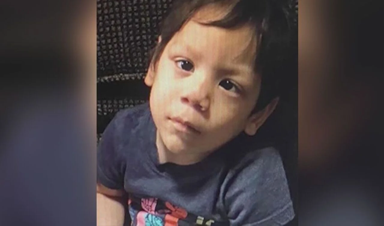 Engelli çocuğunu markette satan kadın cinayetten aranıyor! Bilgi verene para ödülü verilecek