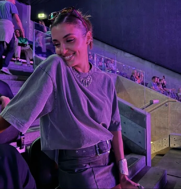 Hande Erçel yine tatilde! Konser kombininin fiyatı dudak uçuklattı