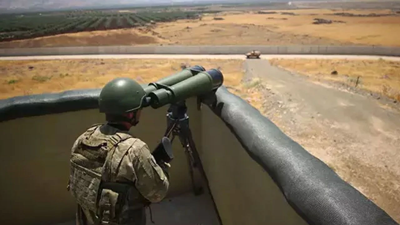 Hudut Kartalları görev başında: 3'ü terörist 20 kişi yakalandı