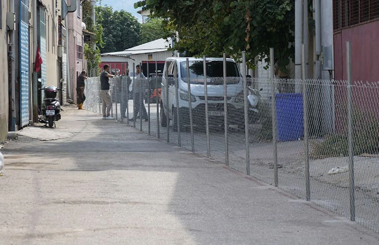 Kemal Sunal'ın Propaganda filmi gerçek oldu! 50 yıllık komşular tel örgü arkasından konuşuyor - 1. Resim