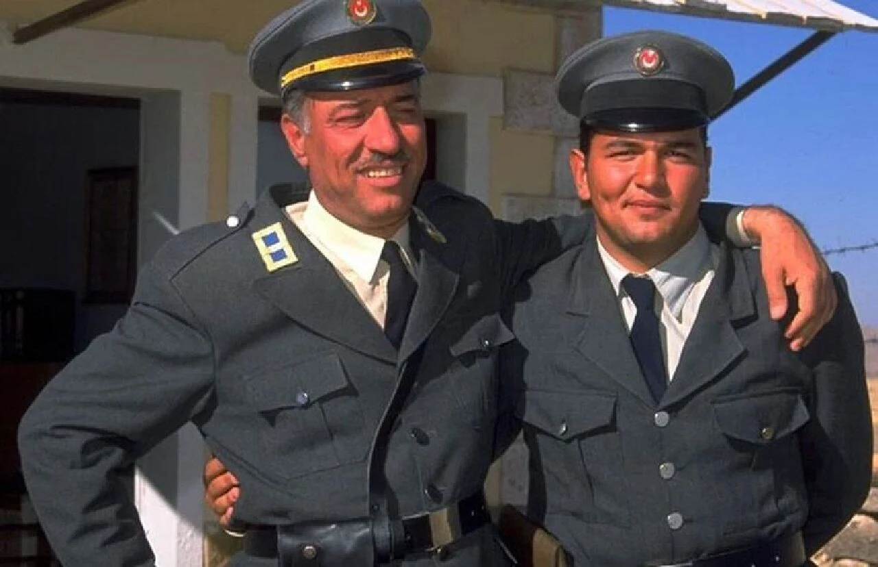 Kemal Sunal'ın Propaganda filmi gerçek oldu! 50 yıllık komşular tel örgü arkasından konuşuyor - 3. Resim