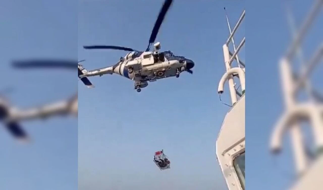 Kurtarma çalışması kazayla sonlandı! Sahil güvenlik helikopteri denize düştü - 1. Resim