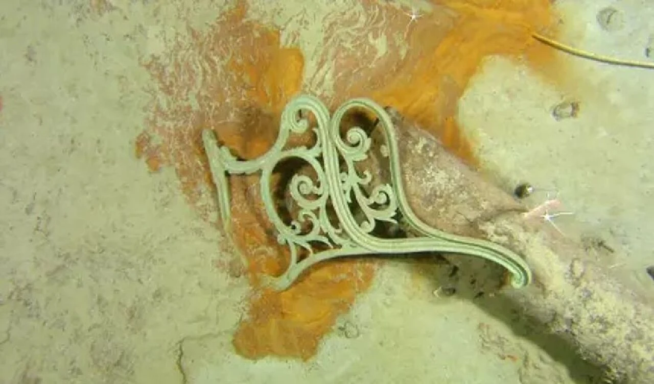 Robot denizaltılardan Titanik enkazında yeni keşif! Gizemli heykel ve tırabzan bulundu