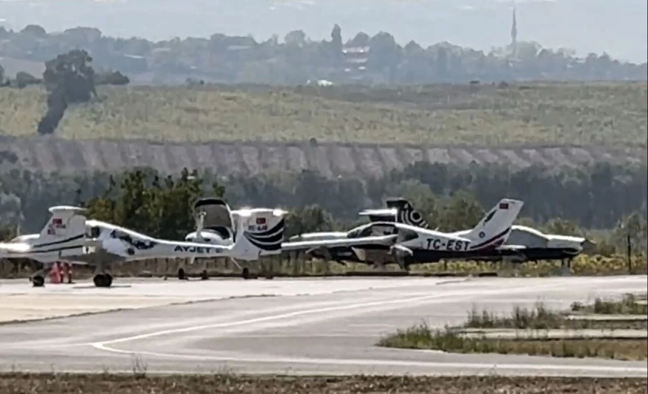 Son dakika | İstanbul'da eğitim uçağı pistten çıktı! İniş takımları kırıldı - 2. Resim