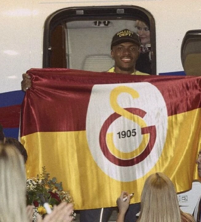 Victor Osimhen, Galatasaray için İstanbul'da! 100 milyon Euro'luk transfer... İşte anlaşmanın detayları - 2. Resim