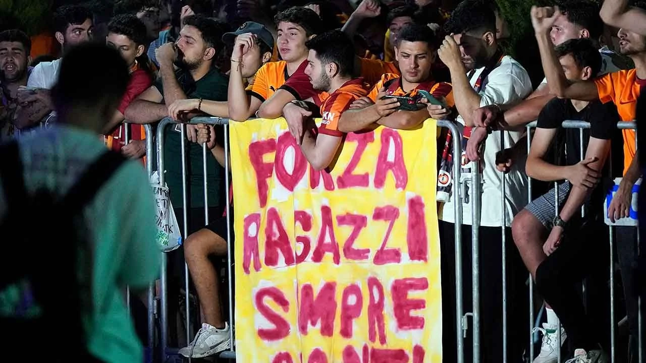 Victor Osimhen, Galatasaray için İstanbul'da! 100 milyon Euro'luk transfer... İşte anlaşmanın detayları - 3. Resim