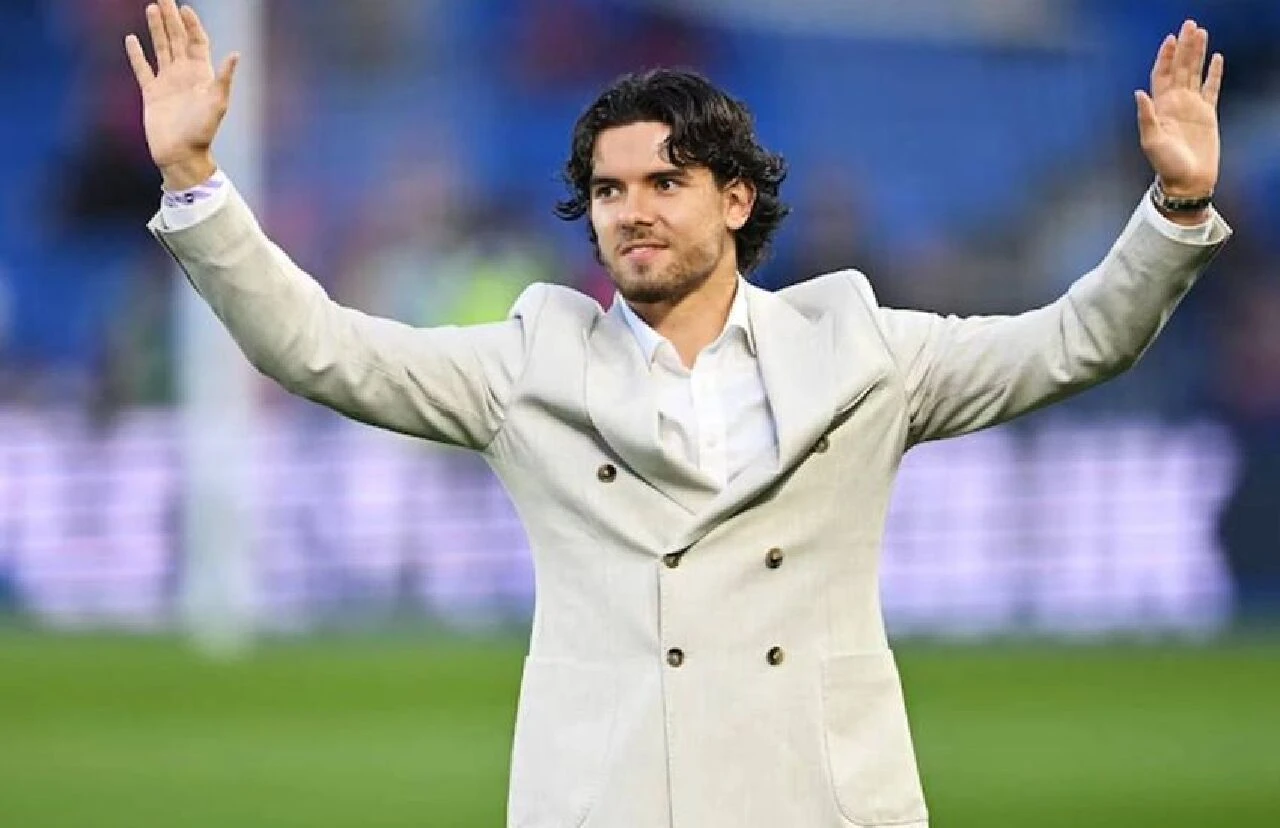 Ferdi Kadıoğlu'ndan Fenerbahçe'ye sürpriz telefon