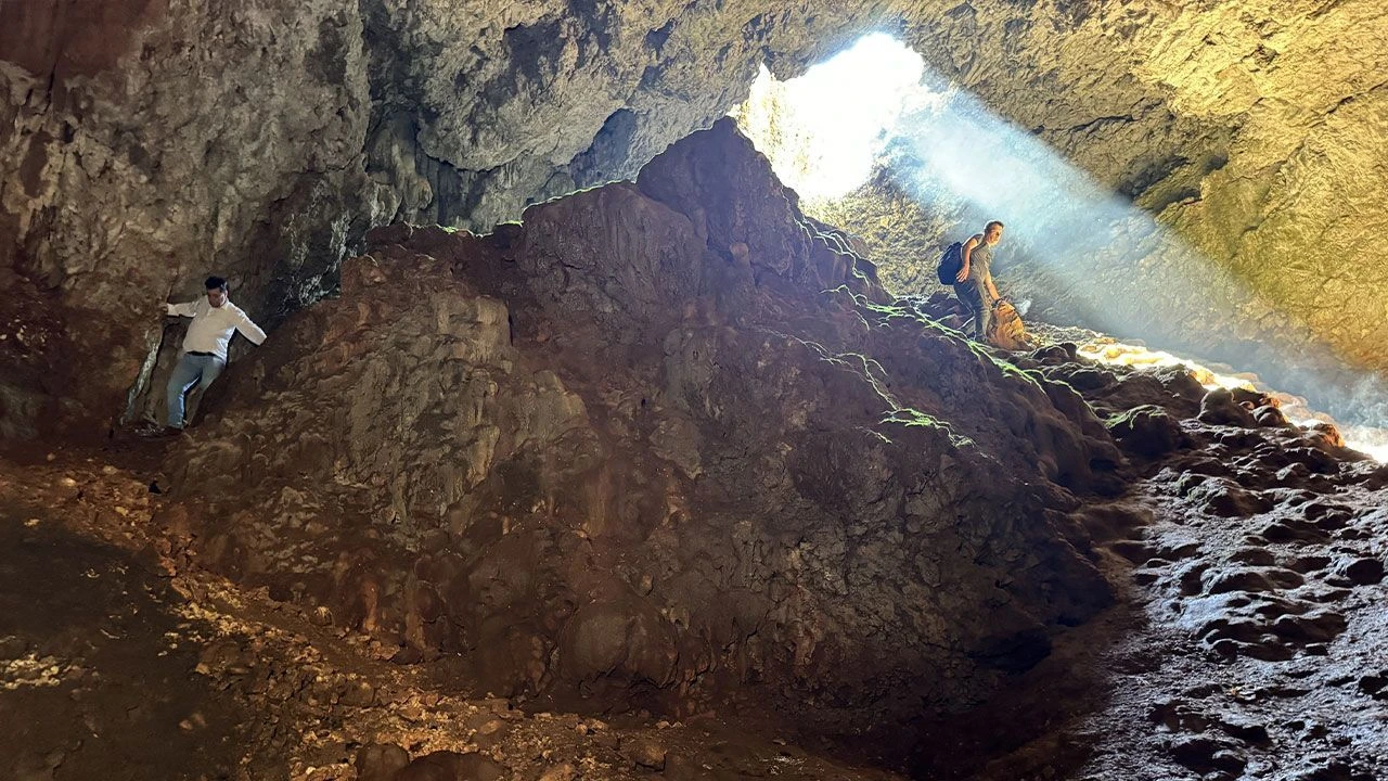 Hayvanlarını otlatan çoban keşfetti, ekipler ihtişamına hayran kaldı: Milyonlarca yılda oluşuyor