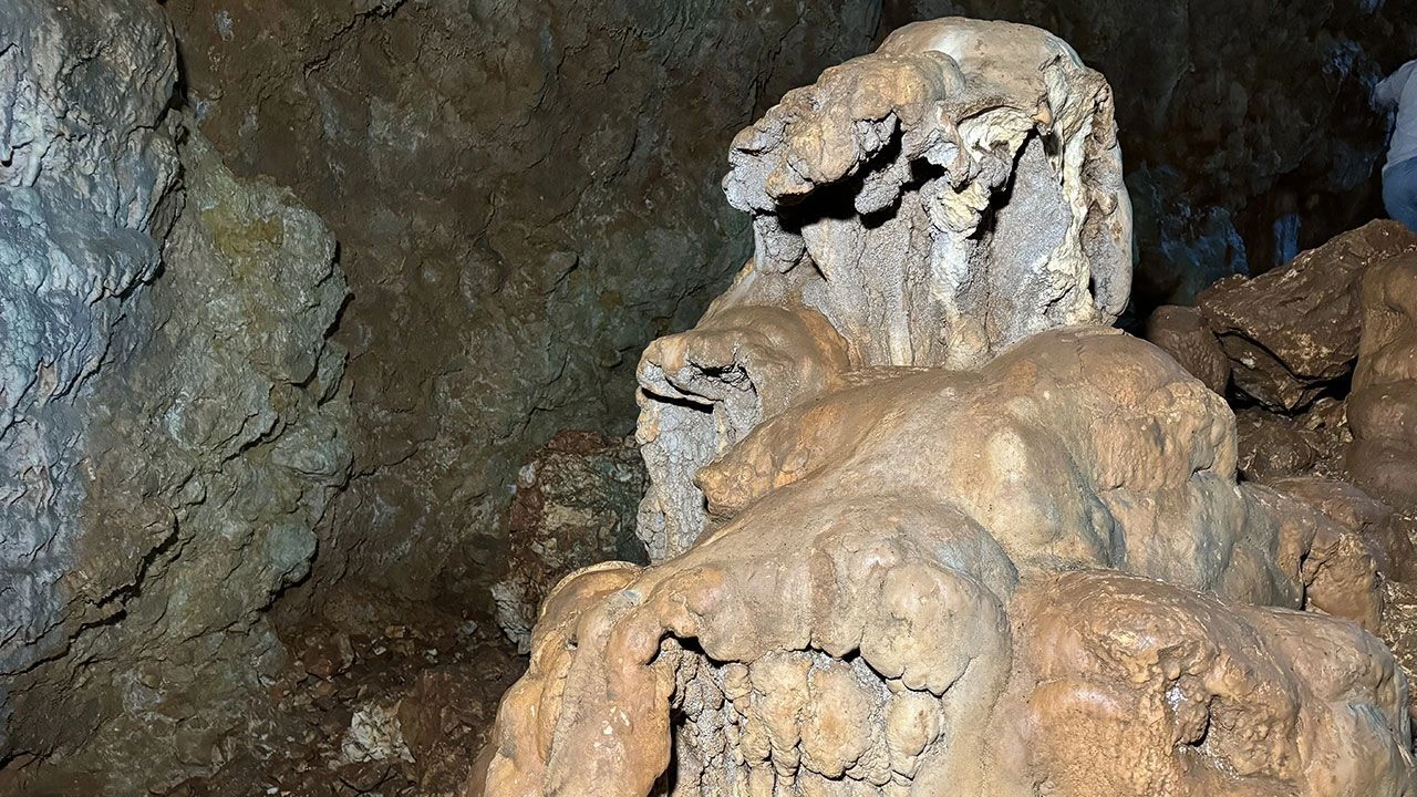 Hayvanlarını otlatan çoban keşfetti, ekipler ihtişamına hayran kaldı: Milyonlarca yılda oluşuyor