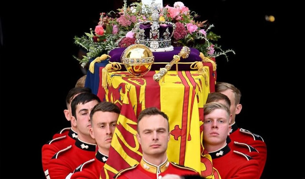 Kral Charles'ı ölmeden mezara koydular! Sağlık durumu kötüleşti planlar değişti - 1. Resim